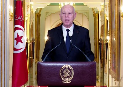 الرئيس التونسي يؤكد رفضه التدخلات الخارجية