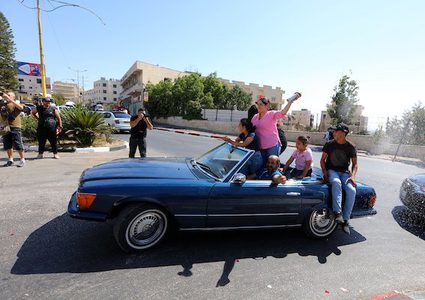 احتفالات في شوارع فلسطين ابتهاجاً بنجاح طلاب الثانوية العامة