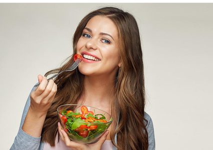 9 أطعمة مضادة لتساقط الشعر خلال فصل الصيف