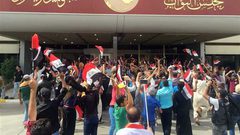 التيار الصدري يحذر من المندسين.. والإطار يتحدث عن "انقلاب"