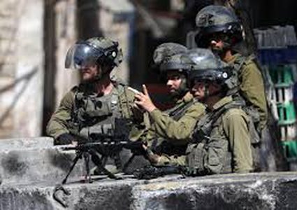 الاحتلال يعتقل شقيقين من بيت دقو