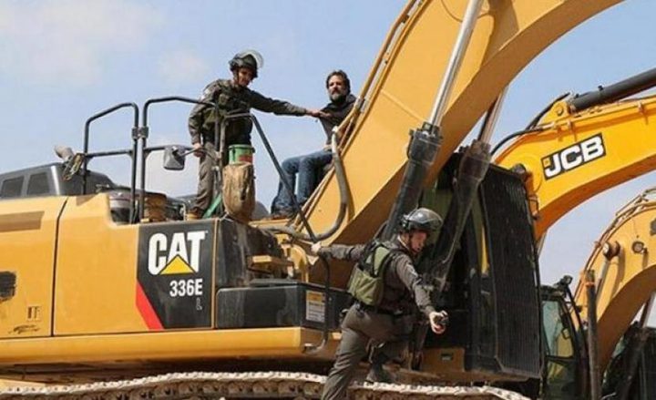 قوات الاحتلال تستولي على مضخة باطون وشاحنة غرب نابلس