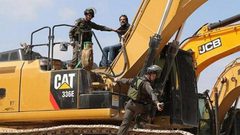 قوات الاحتلال تستولي على مضخة باطون وشاحنة غرب نابلس