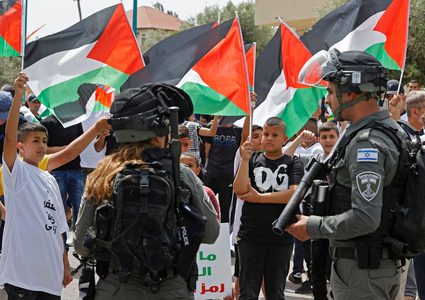 استطلاع لـ "أمنيستي": غالبية اليهود يخافون العلم الفلسطيني