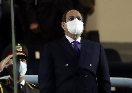 السيسي يطلع على سير إنشاء أكبر مصنع من نوعه في العالم