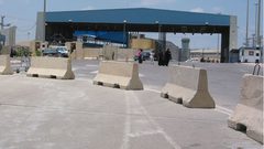 الاحتلال يغلق معبري كرم أبو سالم وبيت حانون ويمنع التنقل