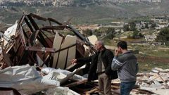 الاحتلال يهدم منشأتين تجاريتين في بزاريا شمال نابلس