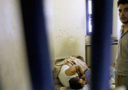 هيئة الأسرى ترصد ثلاث حالات مرضية لأسرى داخل سجون الاحتلال