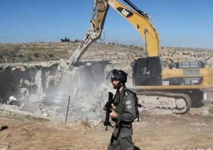 الاحتلال يجرف أراضي في صور باهر