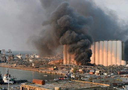 انهيار جزء جديد من صوامع القمح في مرفأ بيروت