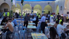 إجراءات تسجيل الطلبة الجدد مستمرة في مركز التسجيل والقبول والإرشاد