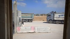 الاحتلال يواصل إغلاق معبر كرم أبو سالم التجاري الوحيد بحجة الوضع الأمني المتوتر