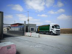 الاحتلال يواصل إغلاق معبر كرم أبو سالم التجاري الوحيد بحجة الوضع الأمني المتوتر