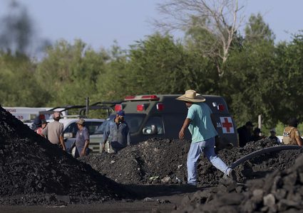 المكسيك: السلطات تحاول إنقاذ عشرة عمال عالقين في منجم للفحم بعد انهياره