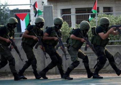 الشرطة والأجهزة الأمنية تفض شجاراً تخلله إطلاق نار وتقبض على مشتبه فيهم في نابلس