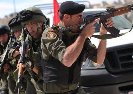 إصابة رجل أمن بجروح خطيرة أثناء مهمة ملاحقة خارجين عن القانون شرق نابلس