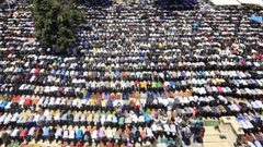 عشرات الآلاف يؤدون صلاة الجمعة في المسجد الأقصى