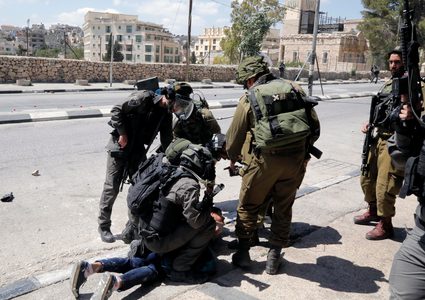 الاحتلال يعتقل ستة مواطنين غرب رام الله