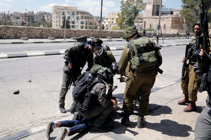 الاحتلال يعتقل ستة مواطنين غرب رام الله