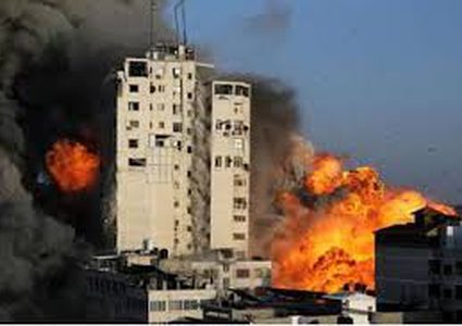 طائرات الاحتلال تقصف منزلا في مدينة غزة