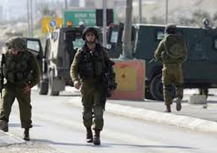 الاحتلال يعتقل أسيرا محررا على حاجز عسكري في الأغوار