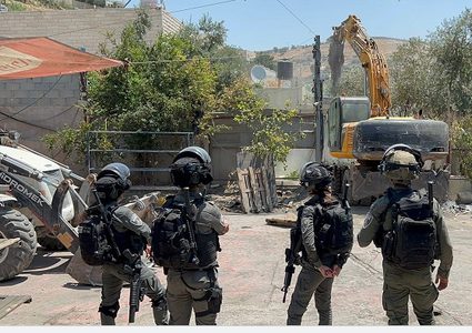 الاحتلال يخطر بوقف العمل في بركة تجميع مياه وغرفة سكنية في الأغوار