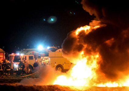 الجيش المكسيكي يساعد كوبا في إطفاء حريق ضخم اندلع في مستودع للنفط