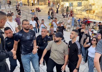 مئات المستوطنين يستبيحون "الأقصى"