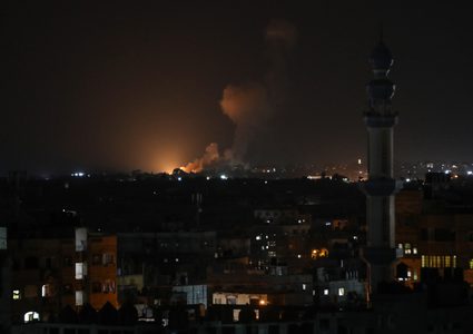 إصابة عامل وتدمير آلية لبلدية جباليا في قصف إسرائيلي