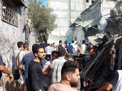 من مكان استهداف منزل عائلة أبو جاسر في جباليا