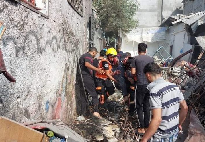 من مكان استهداف منزل عائلة أبو جاسر في جباليا