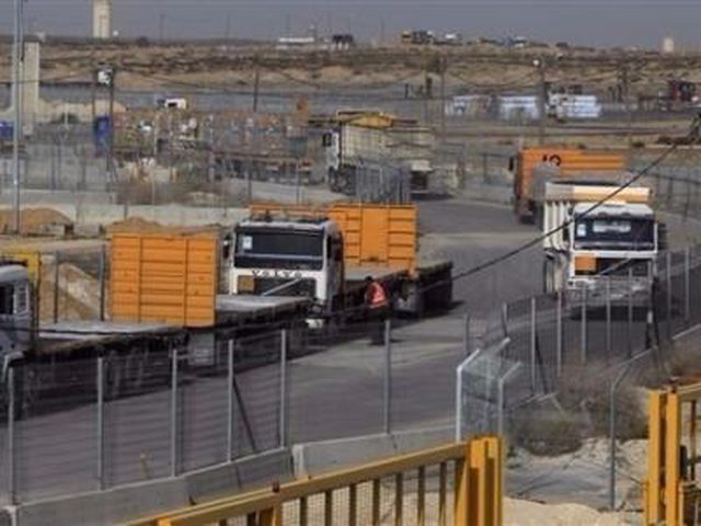 سلطات الاحتلال تعيد فتح المعابر مع غزة بصيغة "إنسانية"