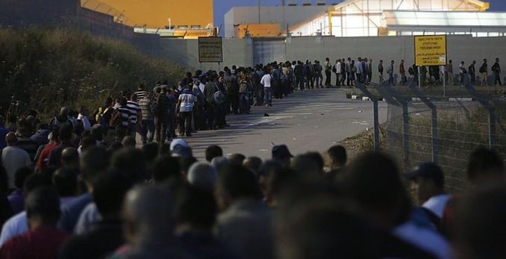 الإعلام العبري: توقعات بالموافقة على عودة دخول عمال القطاع خلال الأيام المقبلة