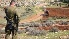 الاحتلال يستولي على أراضي في سعير شمال الخليل