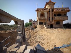 صور الدمار الكبير في ممتلكات المواطنين شرقي مدينة رفح جراء القصف الإسرائيلي
تصوير هاني الشاعر
