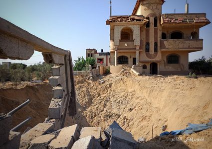 آثار الدمار في ممتلكات المواطنين شرقي مدينة رفح جراء القصف الإسرائيلي