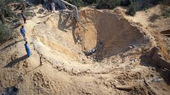 آثار الدمار في ممتلكات المواطنين شرقي مدينة رفح جراء القصف الإسرائيلي