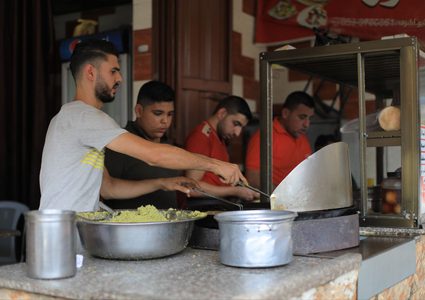 عودة الحياة العامة إلى شوارع غزة صباح اليوم