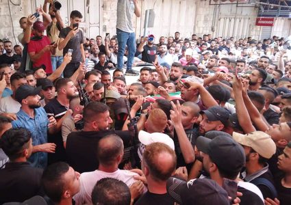 الآلاف يشيعون شهداء نابلس الثلاثة وسط غضب عارم