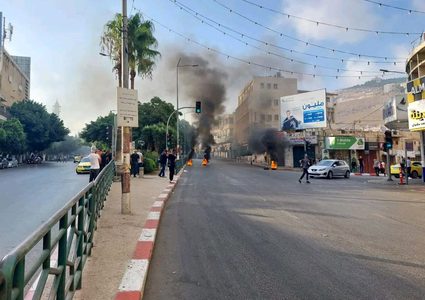 قوات ااحتلال تطلق قنابل الغاز بكثافة خلال المواجهات في نابلس.