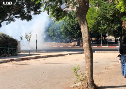 قوات  الاحتلال تطلق قنابل الغاز بكثافة خلال المواجهات في نابلس