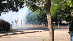 قوات ااحتلال تطلق قنابل الغاز بكثافة خلال المواجهات في نابلس.