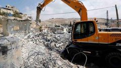 الاحتلال يهدم مسكنا ويخطر بهدم 4 أخرى في أريحا