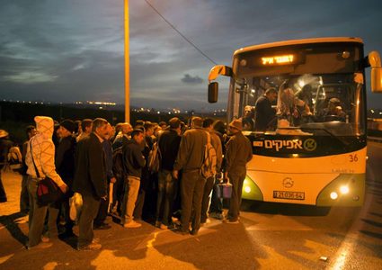 عمال فلسطينيون يرغمون على مغادرة الحافلة بناء على طلب الركاب اليهود