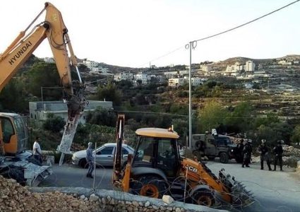 الاحتلال يستولي على "باجر" وشاحنة جنوب الخليل