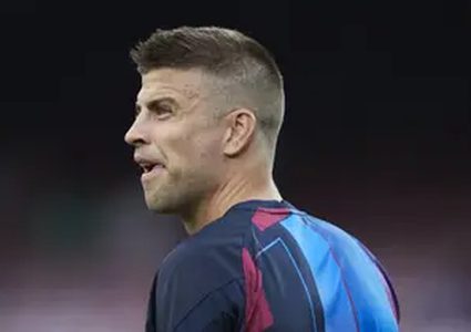 صحيفة تتحدى بيكيه وتكشف هوية صديقته