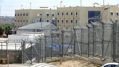 معتقل من عرابة يدخل عامه الـ19 في الأسر