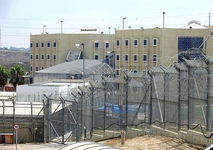 معتقل من عرابة يدخل عامه الـ19 في الأسر