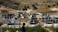 مستوطنة جديدة على أراضي بلدة دير استيا في سلفيت