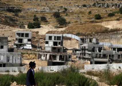 مستوطنة جديدة على أراضي بلدة دير استيا في سلفيت